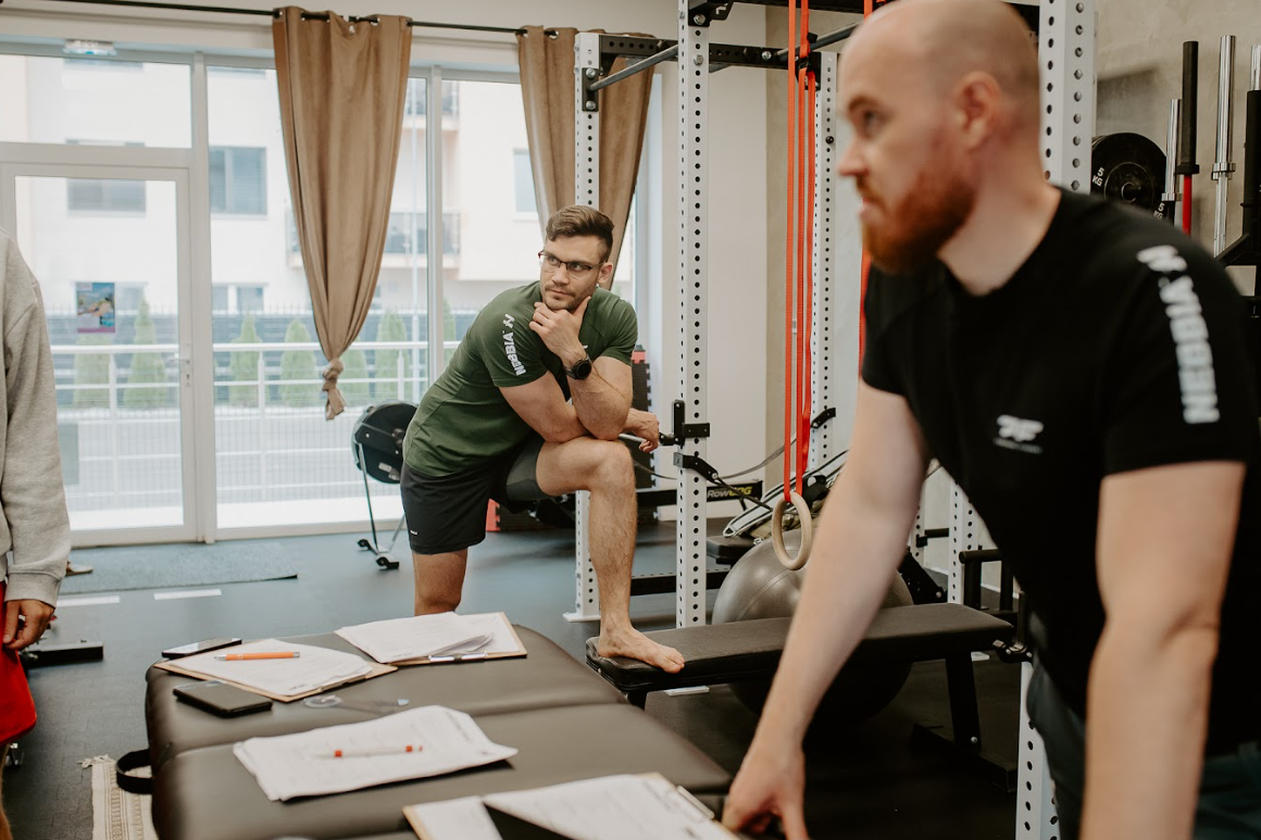 Ako zvládať náročných klientov ako fitness tréner: Praktické rady a tipy