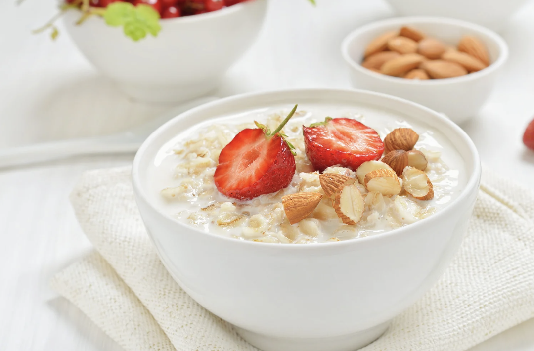 Ryžová kaša s jahodami a čokoládou (fit recept)
